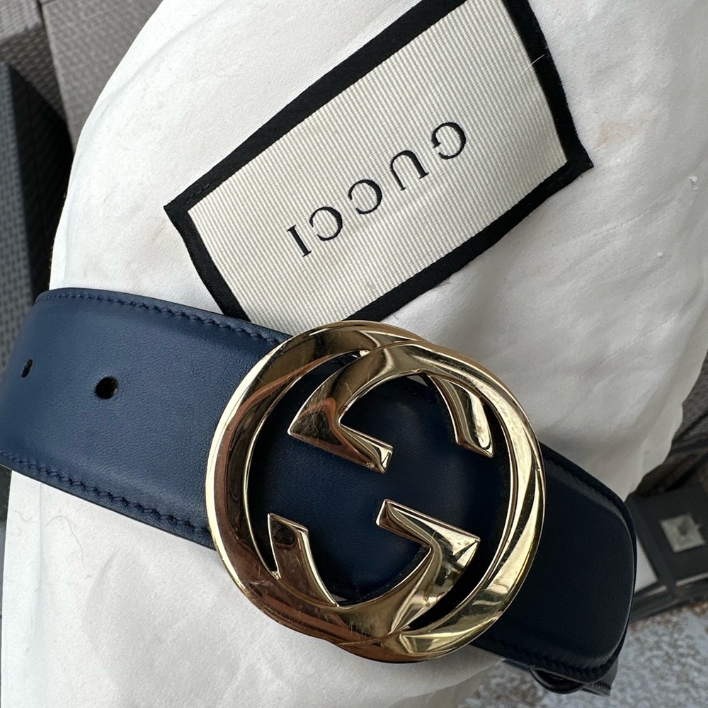 Authentic Blue, Gucci belt